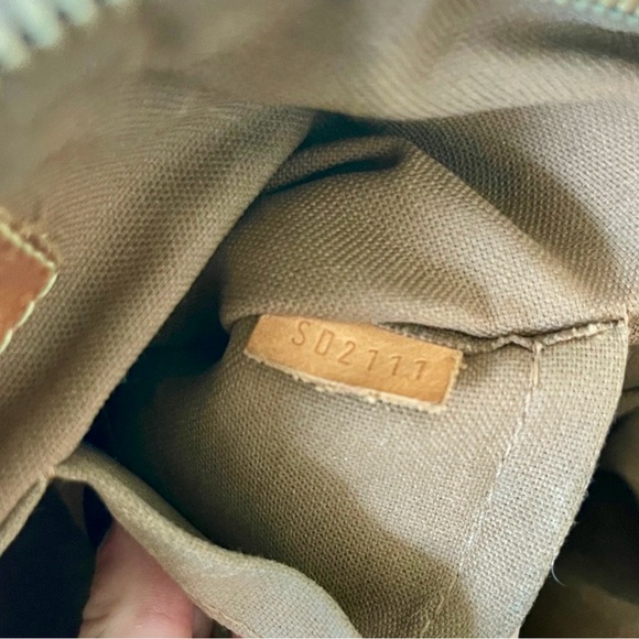 Louis Vuitton Tivoli PM Classic Brown Monogram Handbag With Matching Zippy Walle - Picture 9 of 10